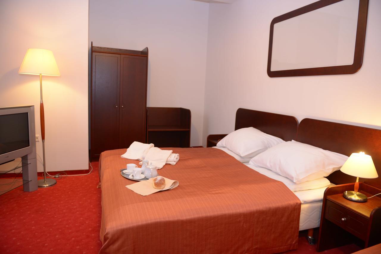 Hotel Pod Debami Terespol Dış mekan fotoğraf