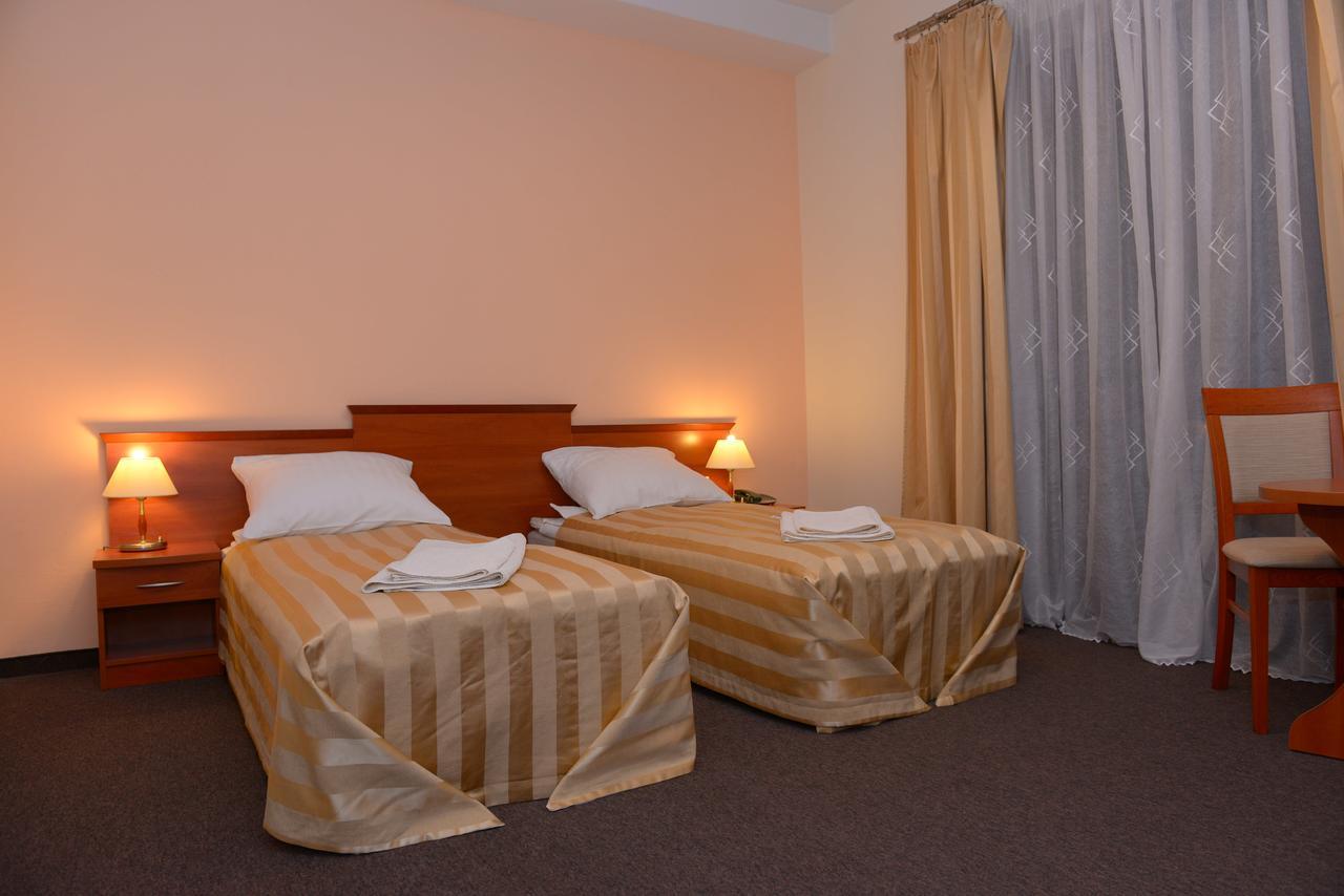 Hotel Pod Debami Terespol Dış mekan fotoğraf
