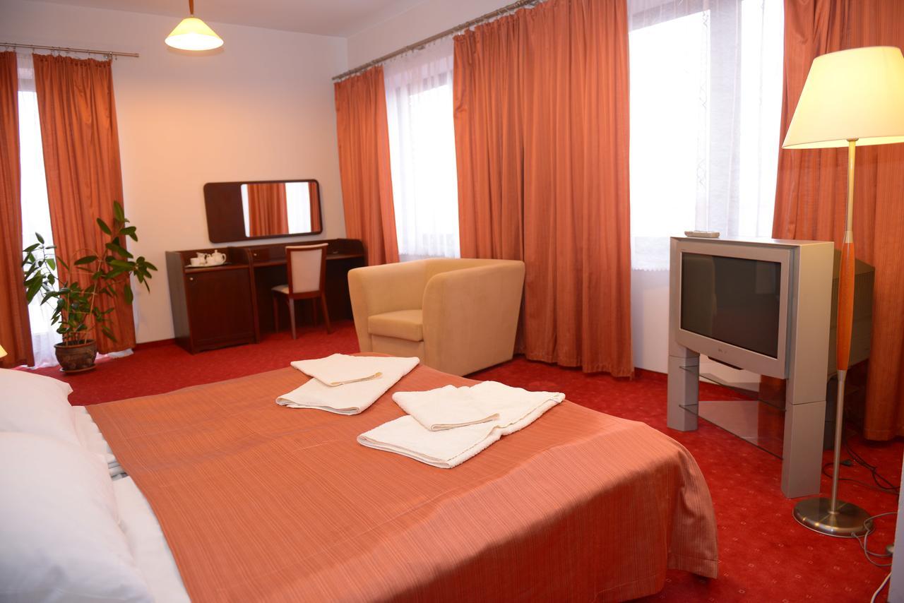 Hotel Pod Debami Terespol Dış mekan fotoğraf